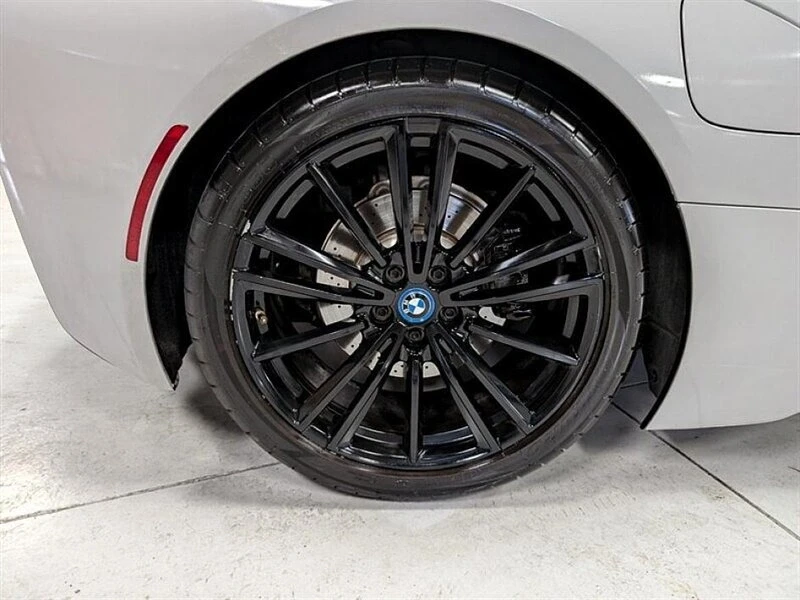 2019 BMW i8 - Image 12 of 17
