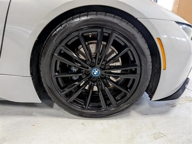 2019 BMW i8 - Image 11 of 17