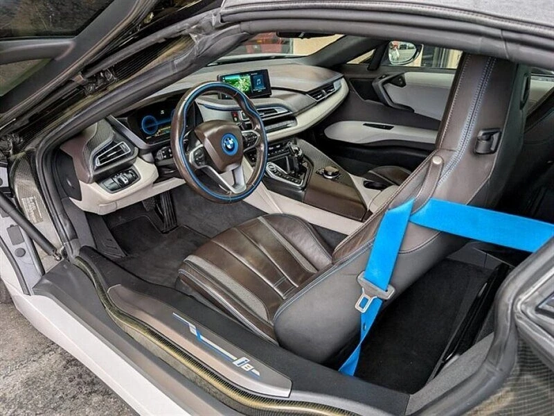 2019 BMW i8 - Image 2 of 17