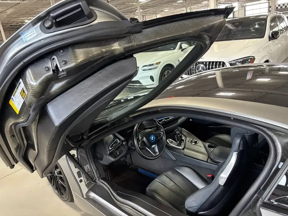 2019 BMW i8 - Image 10 of 20