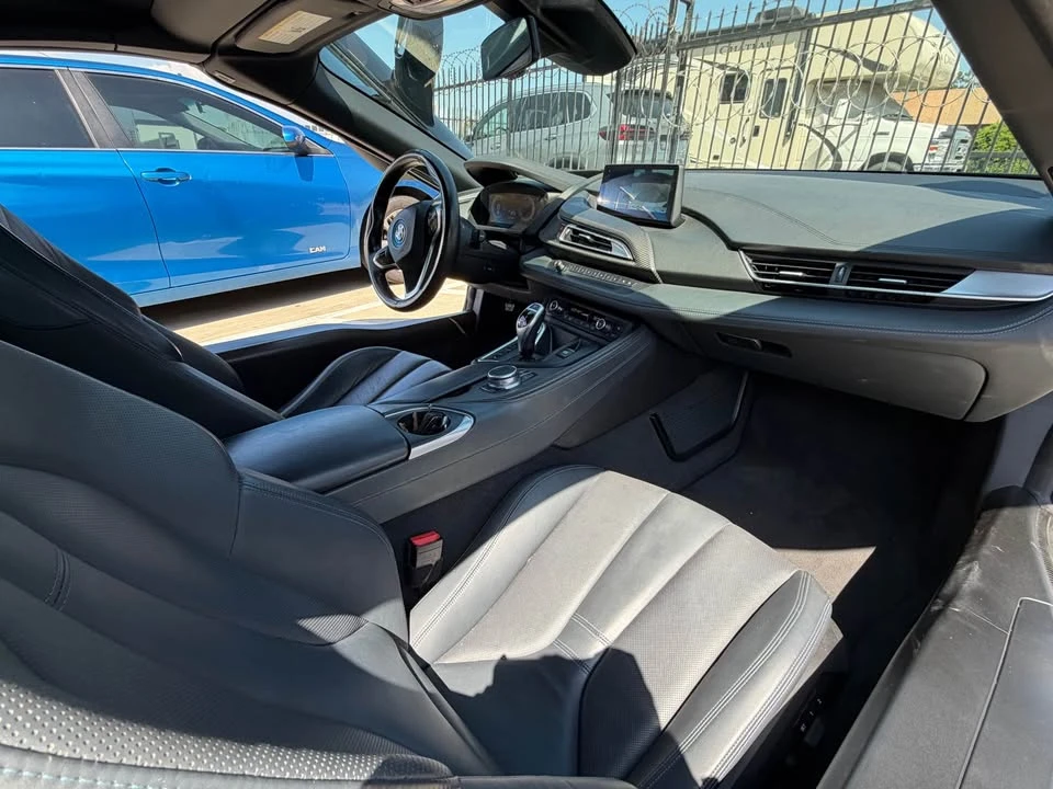 2019 BMW i8 - Image 7 of 10