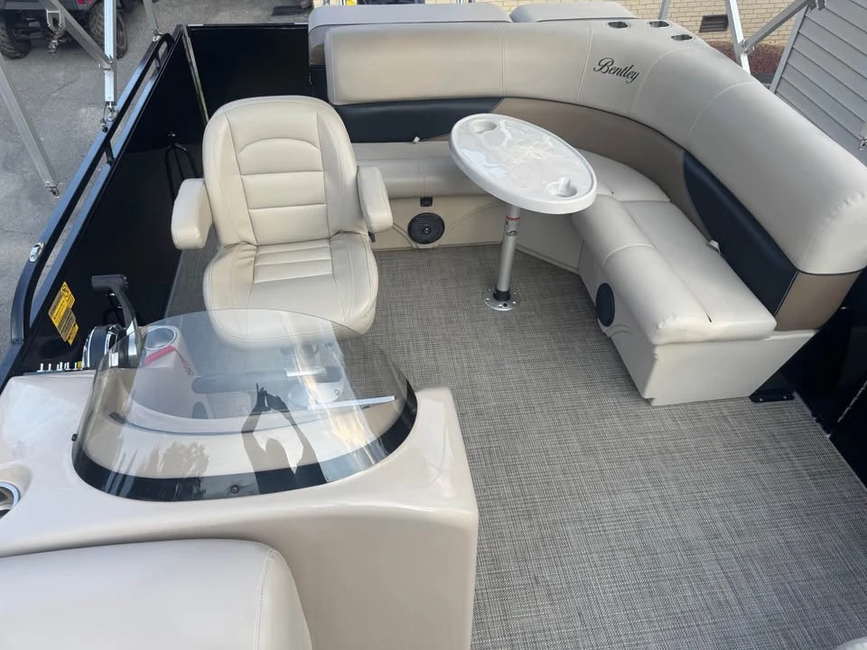 2019 Bentley - Image 6 of 15