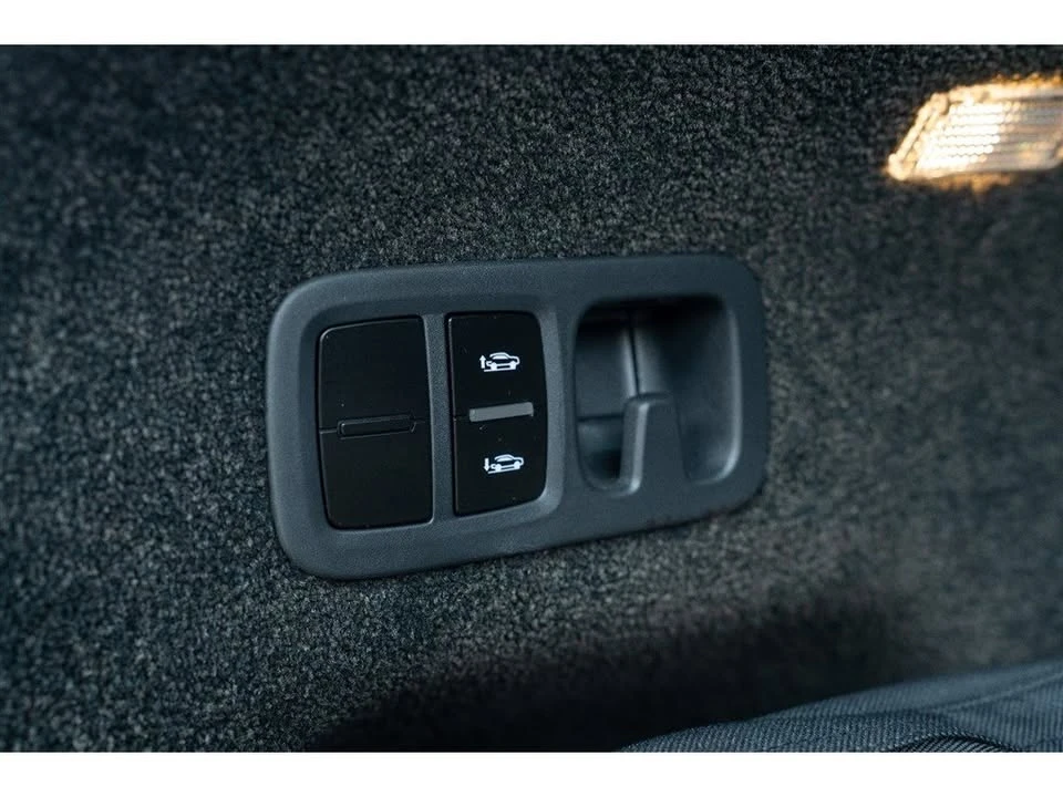 2019 Bentley Bentayga - Image 16 of 19