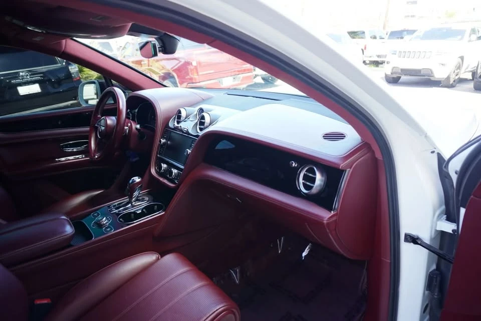 2019 Bentley Bentayga - Image 17 of 20