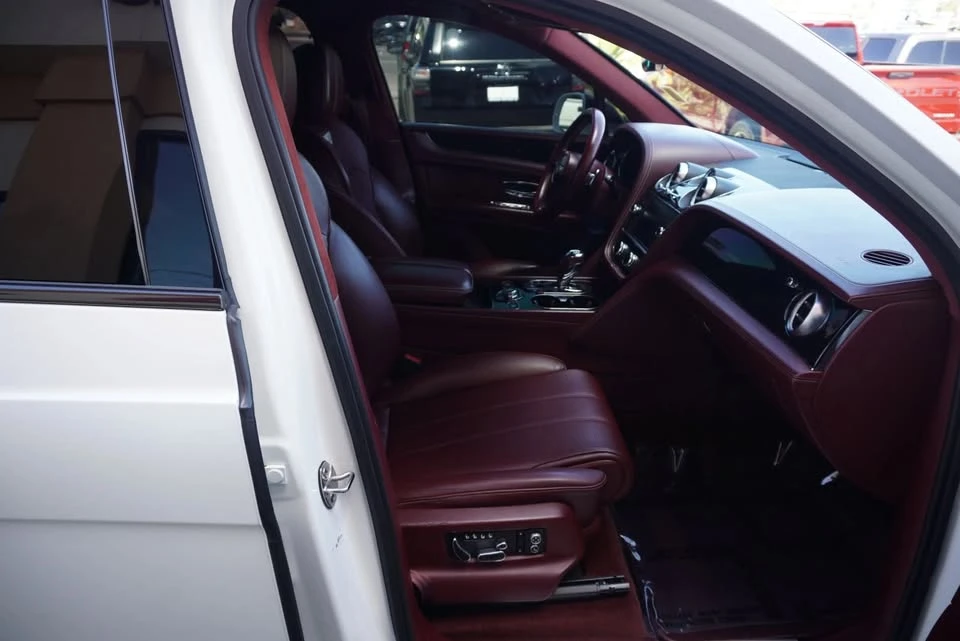 2019 Bentley Bentayga - Image 18 of 20
