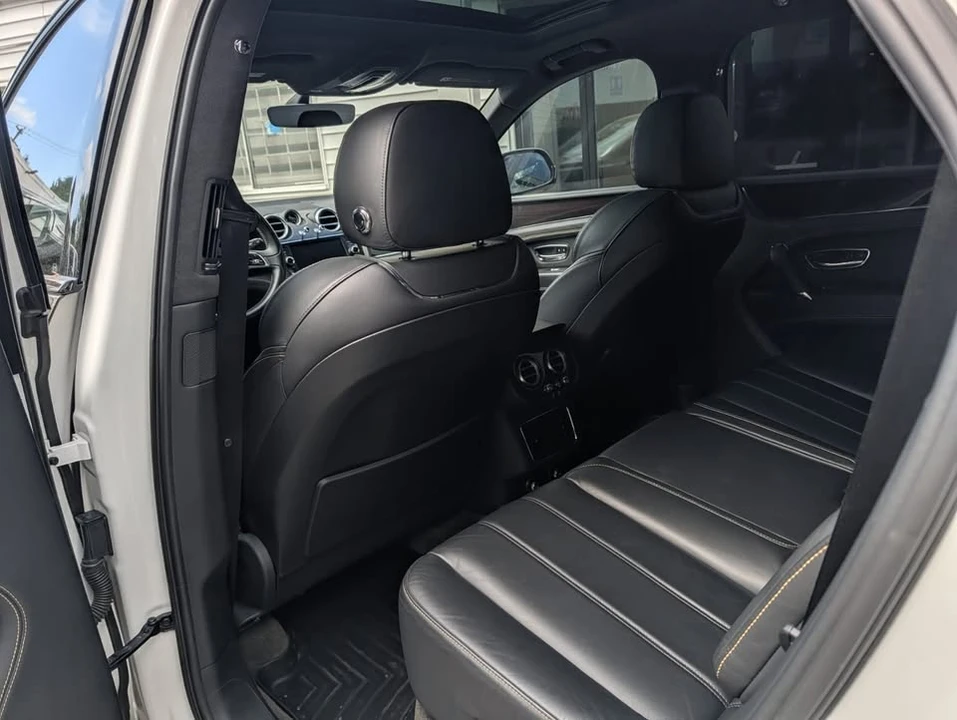 2019 Bentley Bentayga - Image 10 of 15