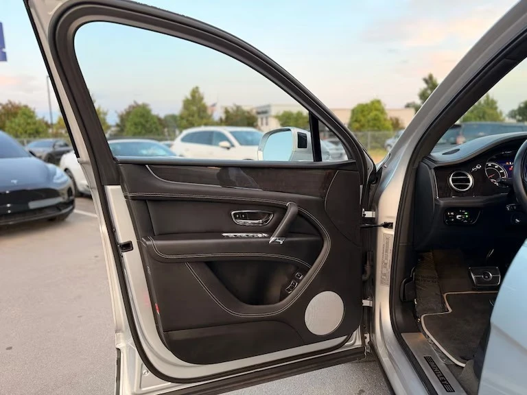 2019 Bentley Bentayga - Image 7 of 20