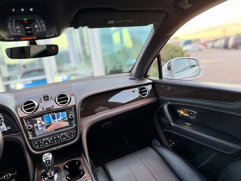 2019 Bentley Bentayga - Image 11 of 20