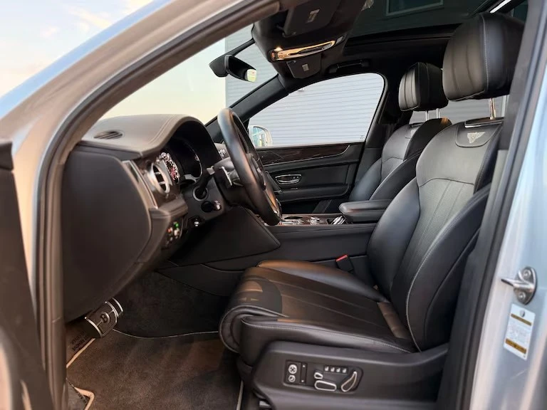 2019 Bentley Bentayga - Image 8 of 20