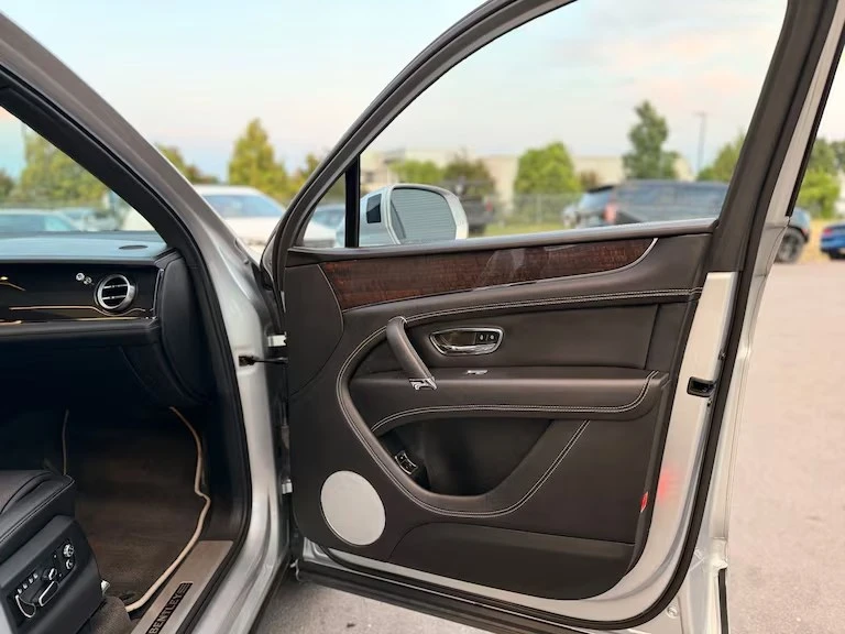 2019 Bentley Bentayga - Image 18 of 20
