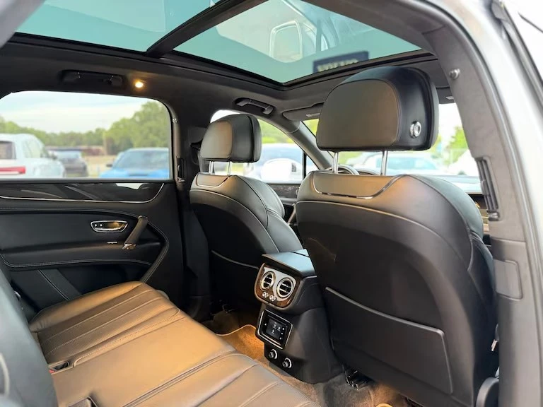2019 Bentley Bentayga - Image 17 of 20
