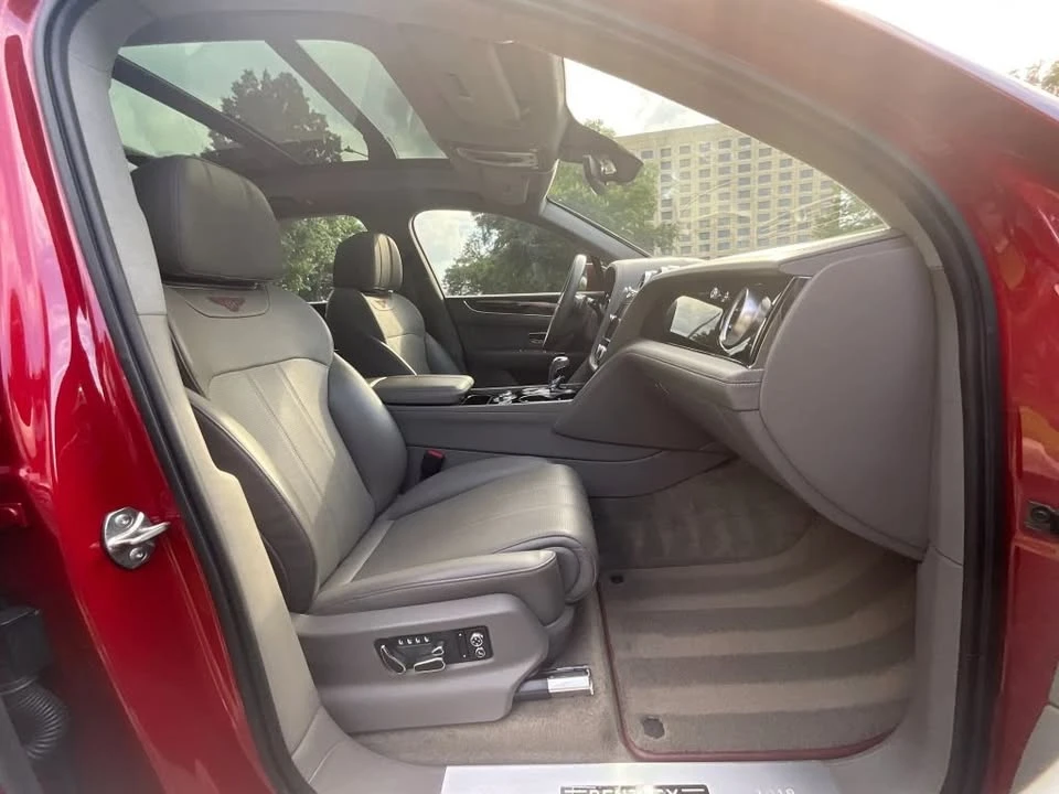 2019 Bentley Bentayga - Image 17 of 20