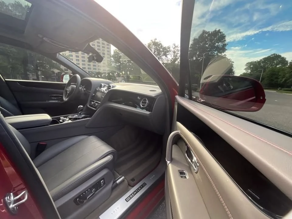 2019 Bentley Bentayga - Image 16 of 20