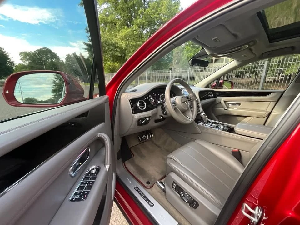 2019 Bentley Bentayga - Image 9 of 20