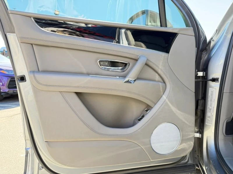 2019 Bentley Bentayga - Image 9 of 12