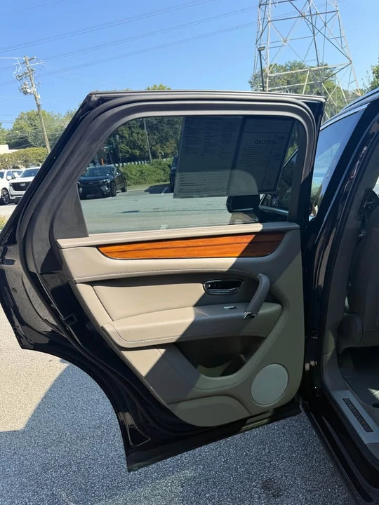 2019 Bentley Bentayga - Image 14 of 17