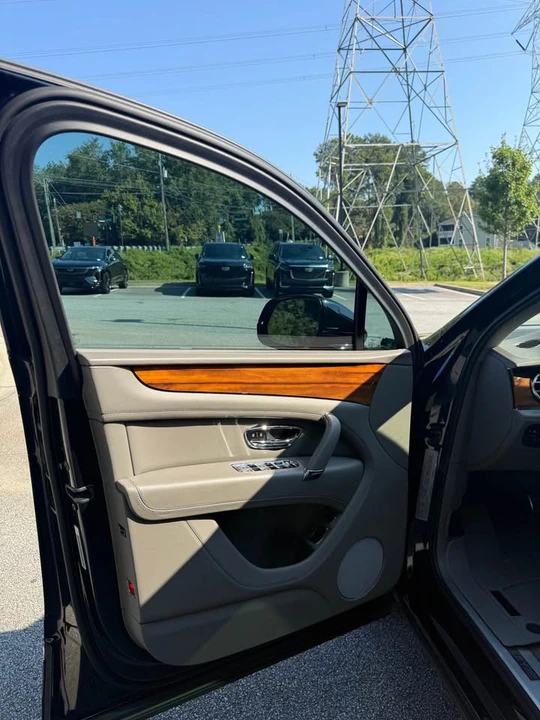 2019 Bentley Bentayga - Image 10 of 17