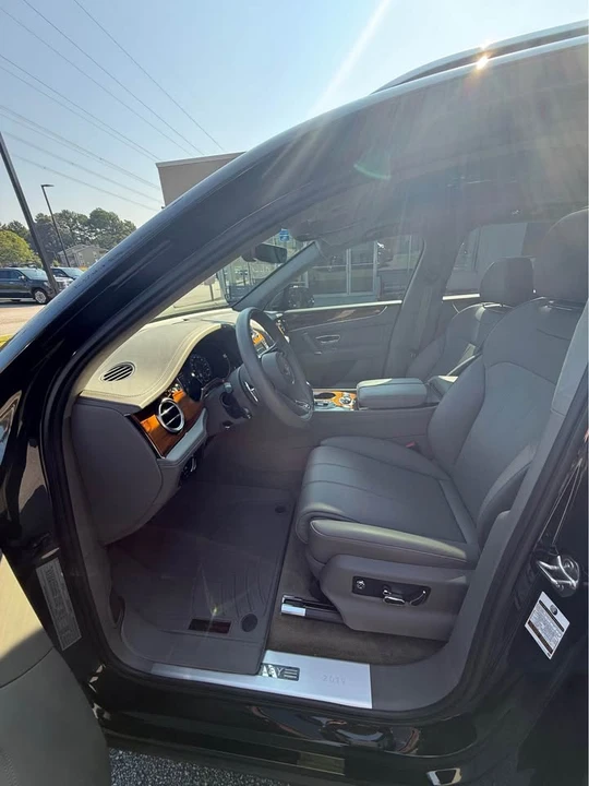 2019 Bentley Bentayga - Image 11 of 17