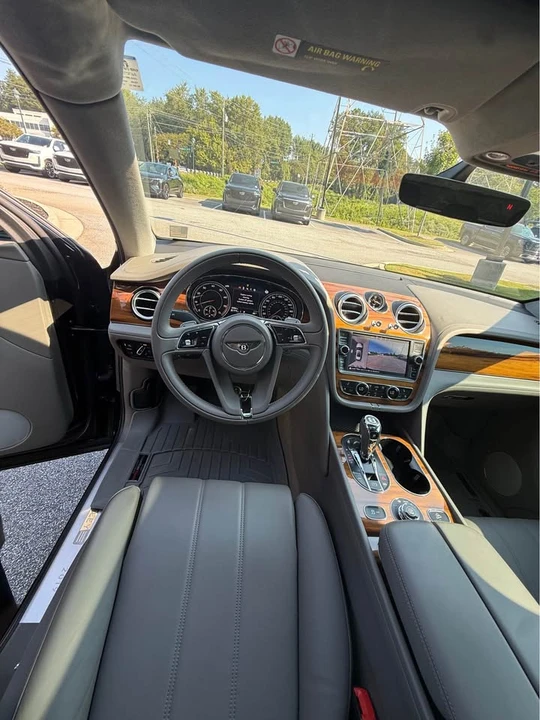 2019 Bentley Bentayga - Image 12 of 17