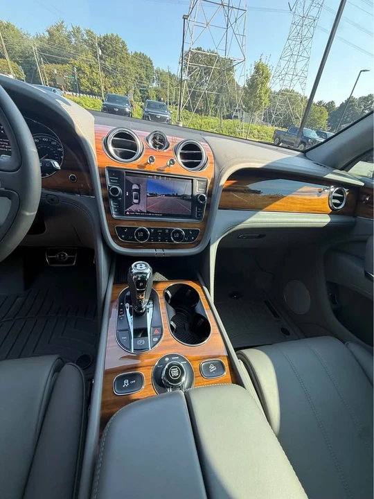 2019 Bentley Bentayga - Image 13 of 17