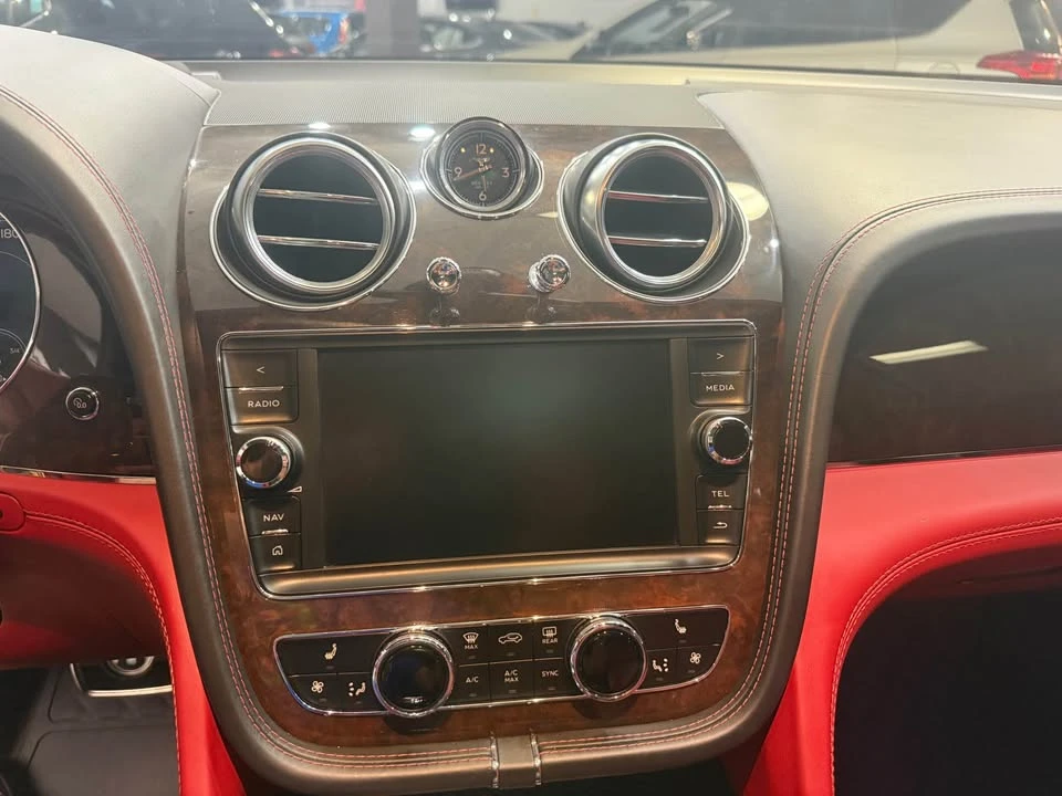 2019 Bentley Bentayga - Image 17 of 20