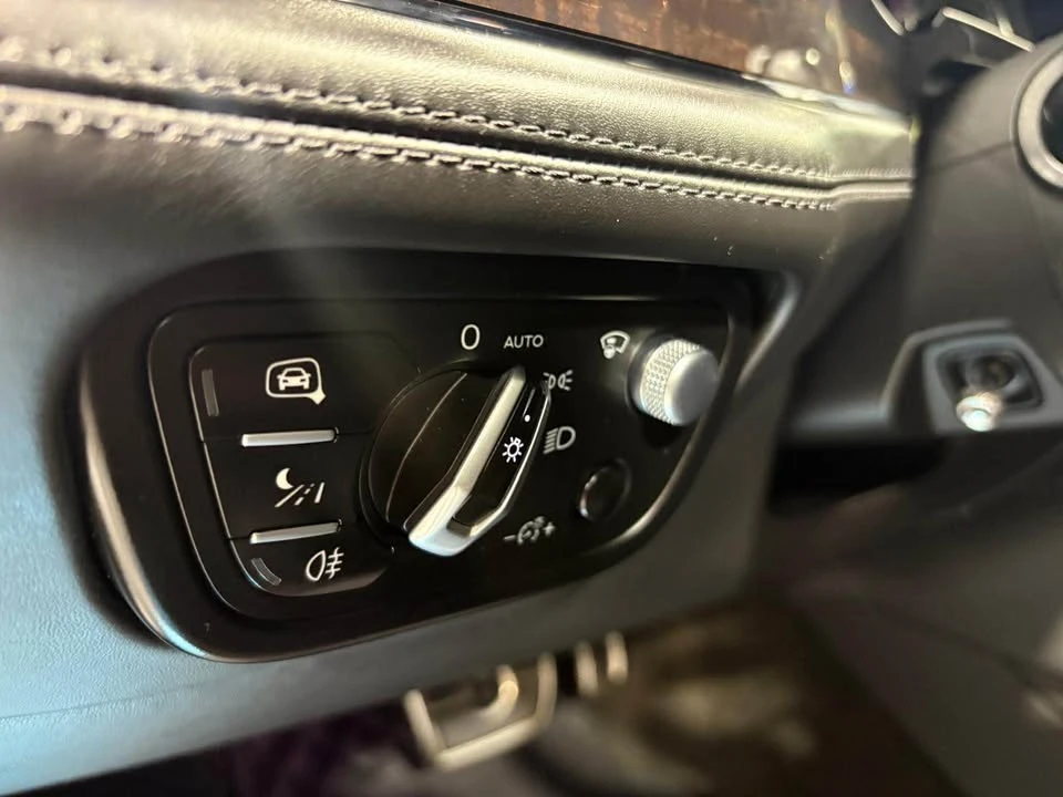 2019 Bentley Bentayga - Image 12 of 13