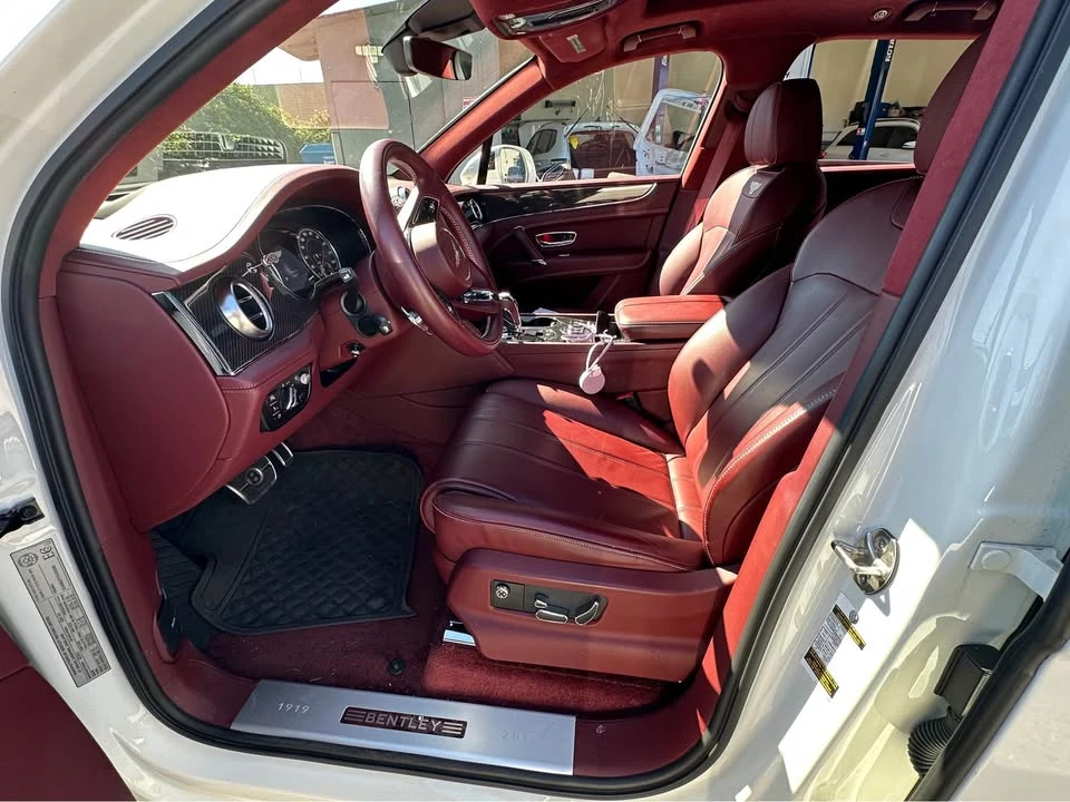 2019 Bentley Bentayga - Image 9 of 17