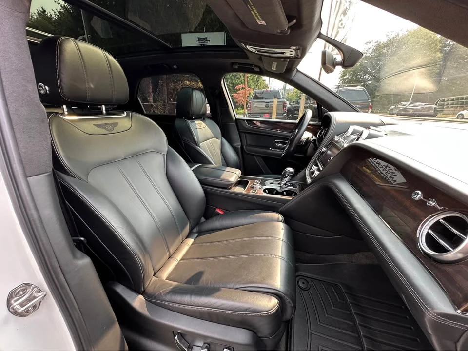 2019 Bentley Bentayga - Image 17 of 20