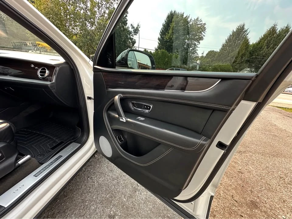 2019 Bentley Bentayga - Image 16 of 20