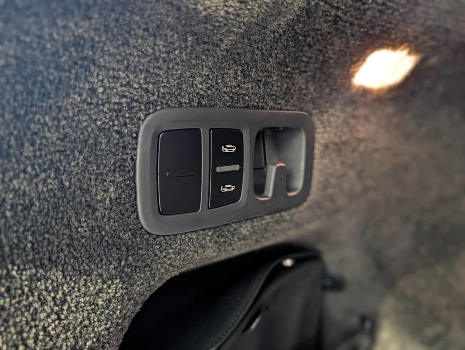 2019 Bentley Bentayga - Image 7 of 20