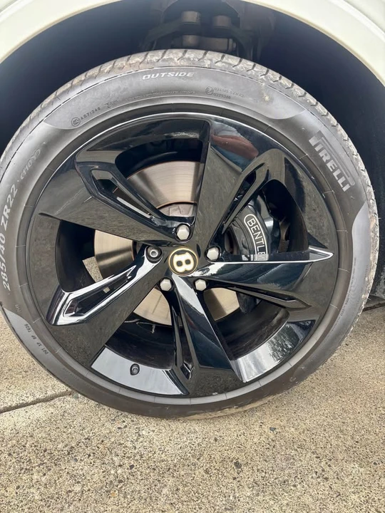 2019 Bentley Bentayga - Image 15 of 15