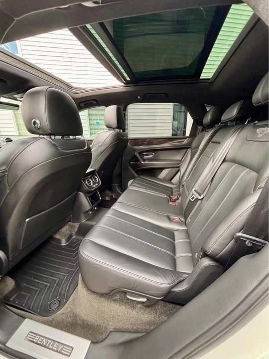 2019 Bentley Bentayga - Image 10 of 15