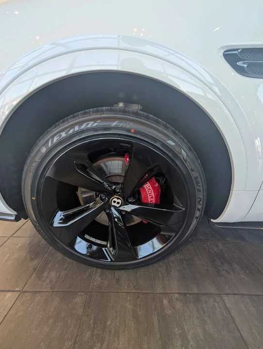 2019 Bentley Bentayga - Image 3 of 10