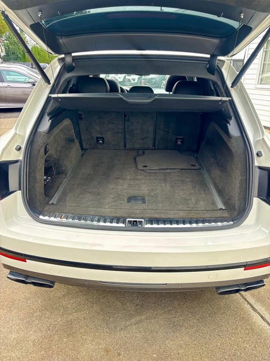 2019 Bentley Bentayga - Image 9 of 15