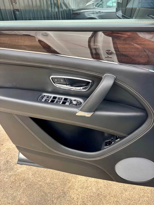 2019 Bentley Bentayga - Image 14 of 15