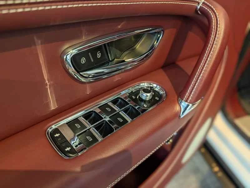 2019 Bentley Bentayga - Image 14 of 18