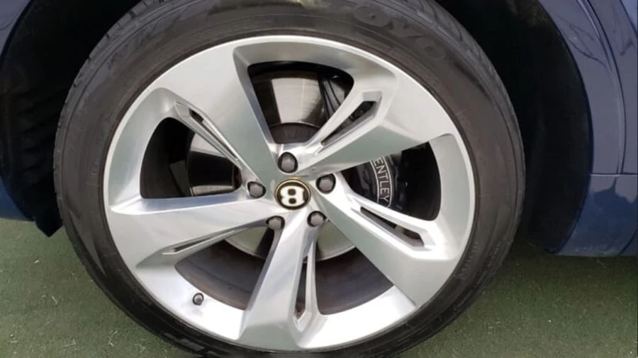 2019 Bentley Bentayga - Image 8 of 11