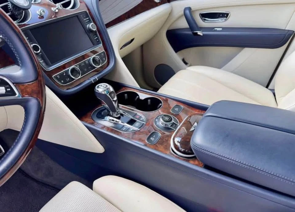 2019 Bentley Bentayga - Image 14 of 18