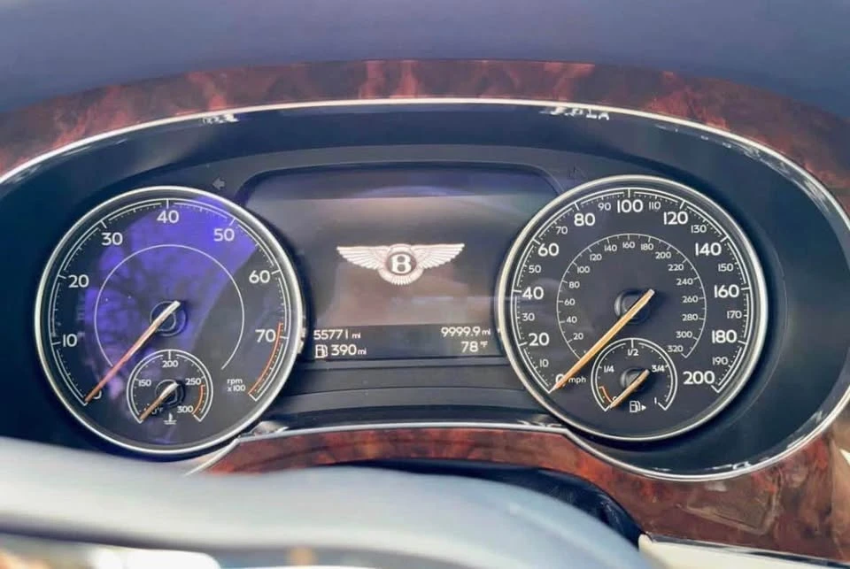 2019 Bentley Bentayga - Image 15 of 18