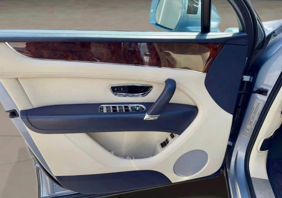 2019 Bentley Bentayga - Image 8 of 18