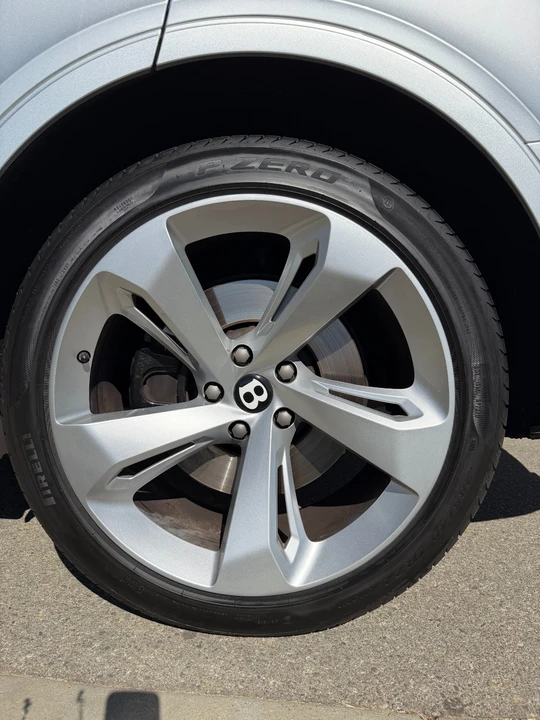 2019 Bentley Bentayga - Image 18 of 25