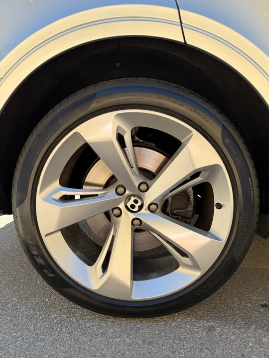2019 Bentley Bentayga - Image 24 of 25