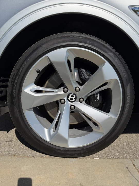 2019 Bentley Bentayga - Image 20 of 25