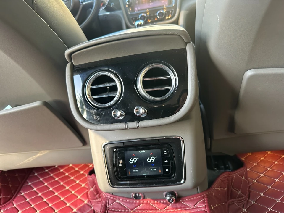 2019 Bentley Bentayga - Image 16 of 21