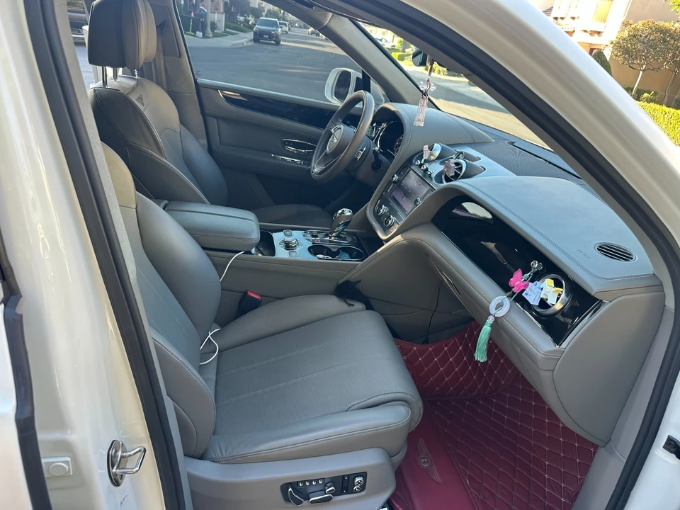 2019 Bentley Bentayga - Image 17 of 21