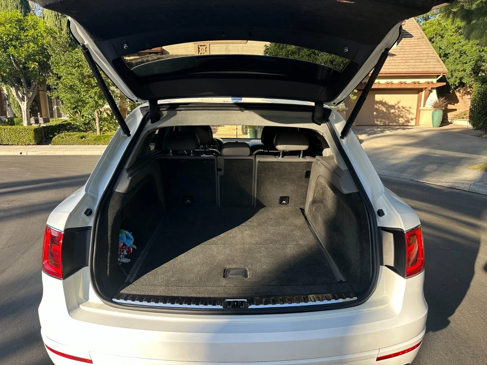 2019 Bentley Bentayga - Image 10 of 21