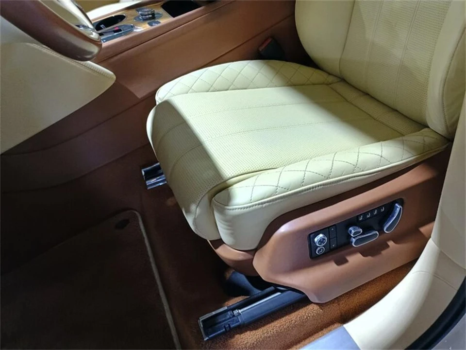 2019 Bentley Bentayga - Image 16 of 31