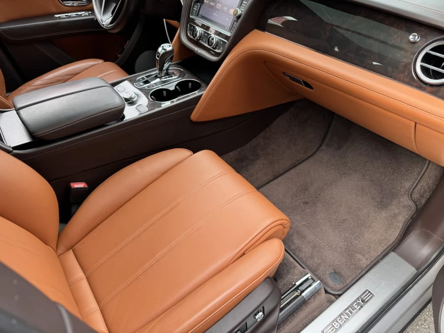 2019 Bentley Bentayga - Image 8 of 11