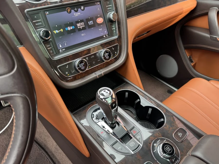 2019 Bentley Bentayga - Image 7 of 11