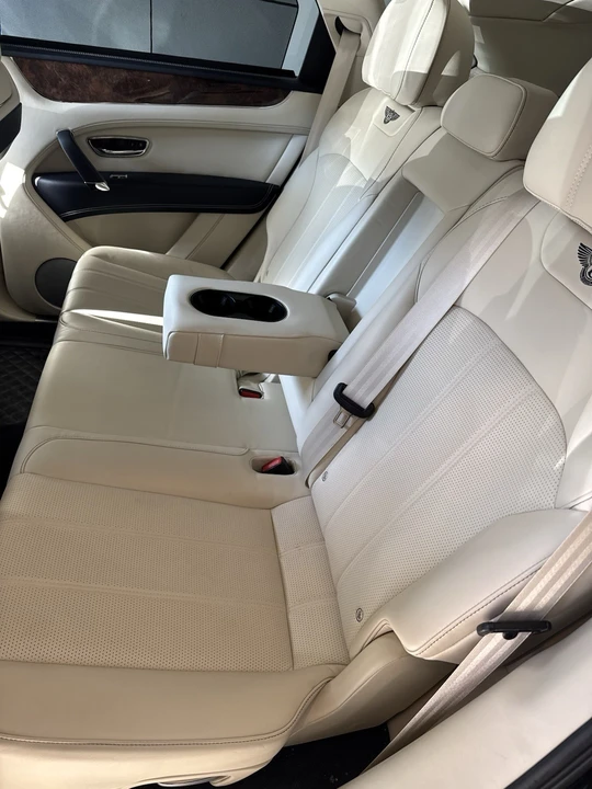 2019 Bentley Bentayga - Image 4 of 10